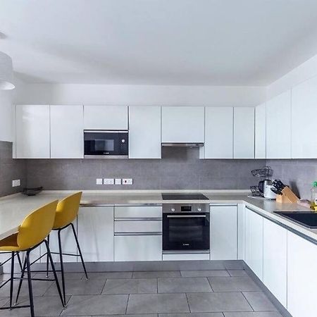 Luxury Labone Edge 2-Bedroom Apartment In Accra - Fivehills Homes Buitenkant foto
