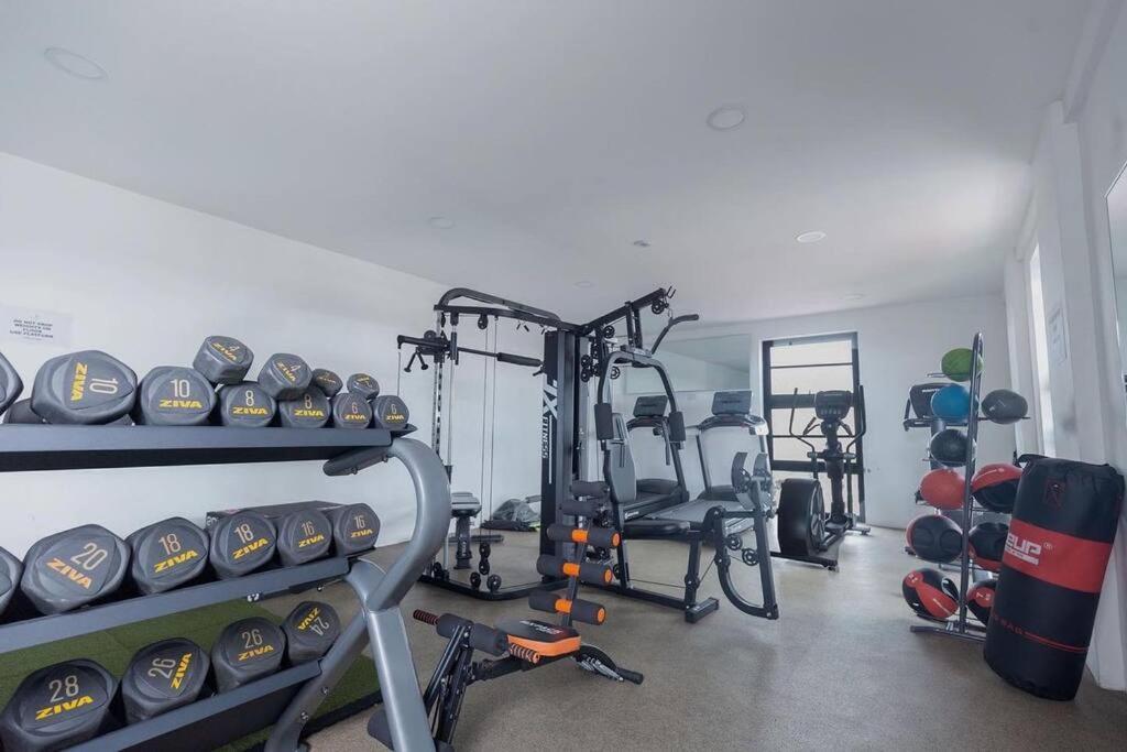 Luxury Labone Edge 2-Bedroom Apartment In Accra - Fivehills Homes Buitenkant foto